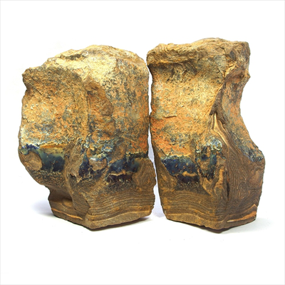 鉄鉱石の隙間のオパールの形成状態が観察できます。
