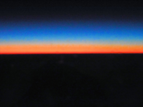 機上の夜明け